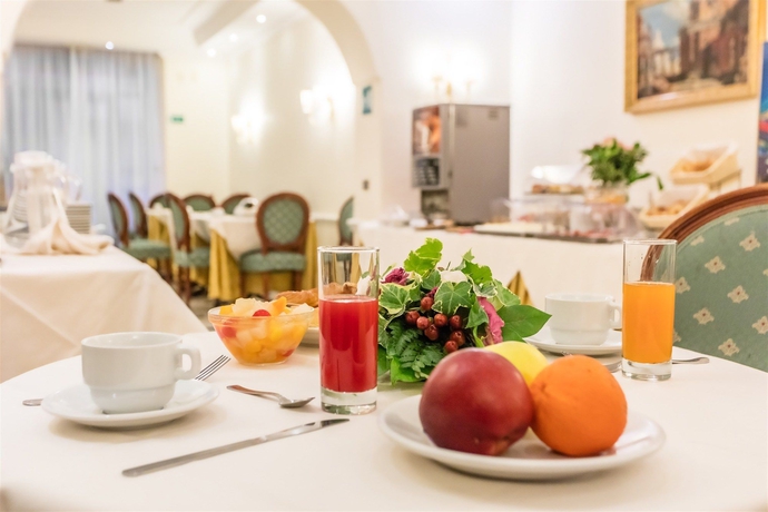 Imagen del bar/restaurante del Hotel Raeli Archimede. Foto 3