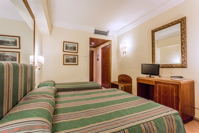 Imagen de la habitación del Hotel Raeli Archimede. Foto 8