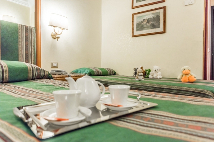 Imagen de la habitación del Hotel Raeli Archimede. Foto 9