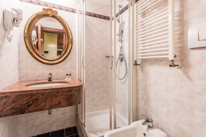 Imagen de la habitación del Hotel Raeli Archimede. Foto 12