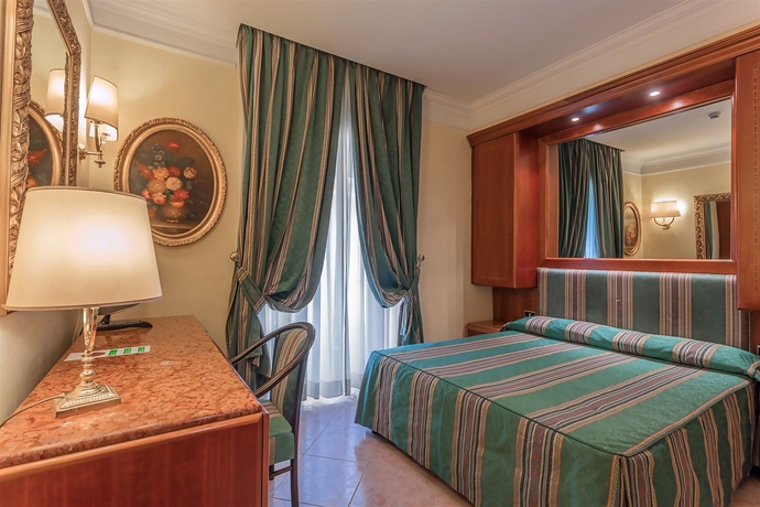 Imagen de la habitación del Hotel Raeli Luce. Foto 5