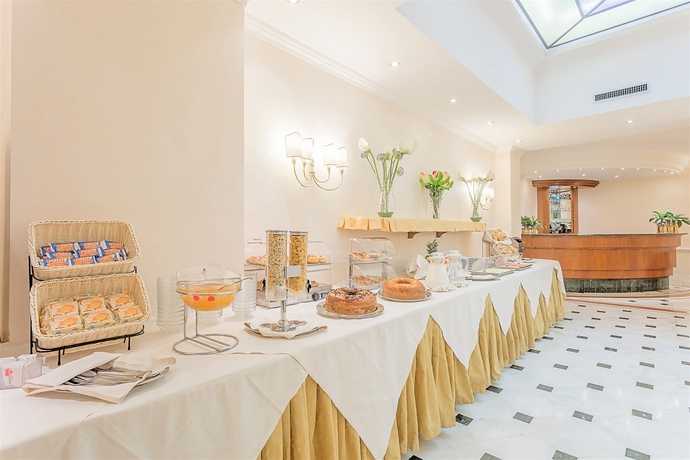 Imagen del bar/restaurante del Hotel Raeli Luce. Foto 3