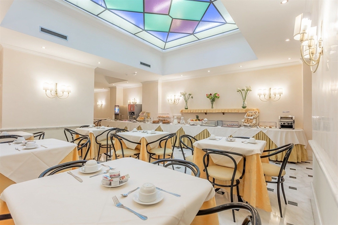 Imagen de los interiores del Hotel Raeli Luce. Foto 16