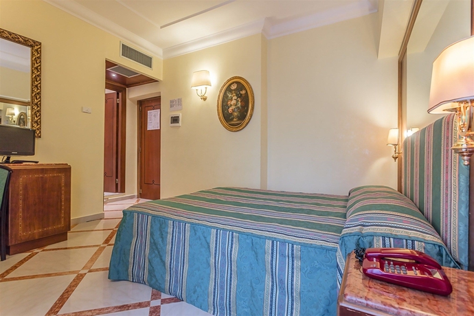 Imagen de la habitación del Hotel Raeli Noto. Foto 11