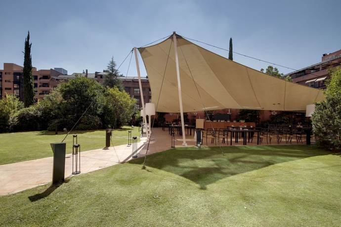 Imagen del bar/restaurante del Hotel Rafaelhoteles Atocha. Foto 36