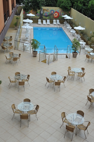 Imagen de la piscina del Hotel Rafain Centro. Foto 16