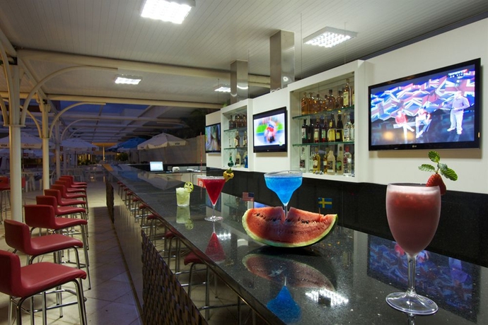 Imagen de los interiores del Hotel Rafain Palace and Convention Center. Foto 4