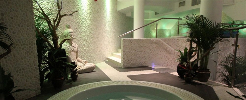 Imagen de la piscina del Hotel Rafayel. Foto 11