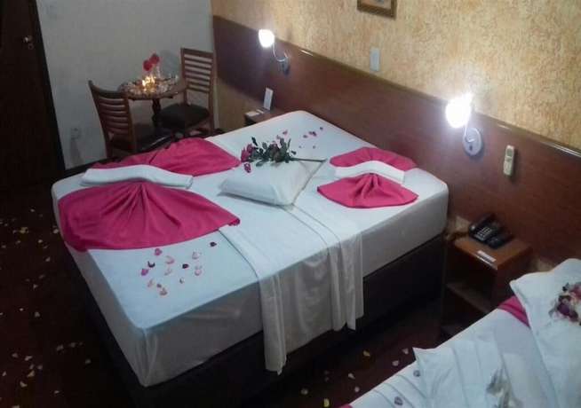 Imagen de la habitación del Hotel Rafeli. Foto 9