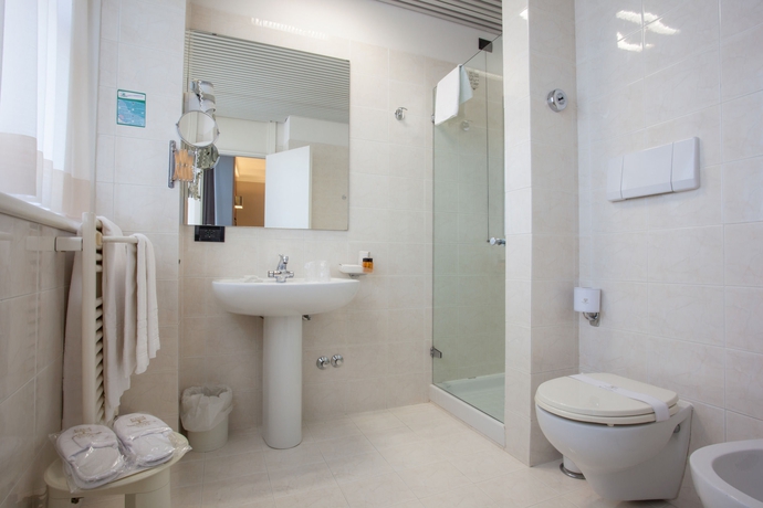 Imagen de la habitación del Hotel Raffaello, Senigallia. Foto 6