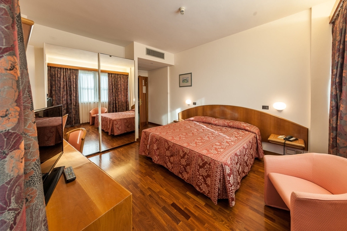 Imagen de la habitación del Hotel Raffaello, Senigallia. Foto 7