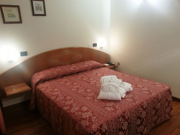 Imagen de la habitación del Hotel Raffaello, Senigallia. Foto 9
