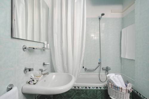 Imagen de la habitación del Hotel Raffaello, Urbino. Foto 4