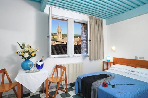 Imagen de la habitación del Hotel Raffaello, Urbino. Foto 5