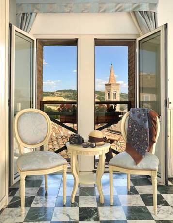 Imagen de la habitación del Hotel Raffaello, Urbino. Foto 8