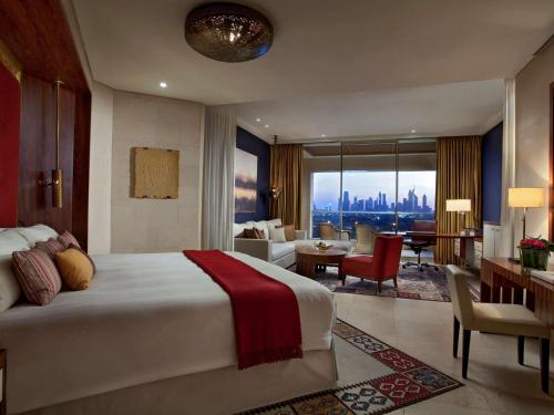 Imagen de la habitación del Hotel Raffles Dubai. Foto 16