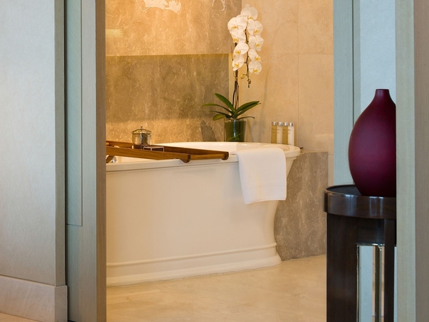 Imagen de la habitación del Hotel Raffles Jakarta. Foto 17