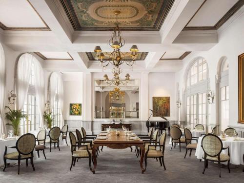 Imagen del bar/restaurante del Hotel Raffles Le Royal. Foto 4