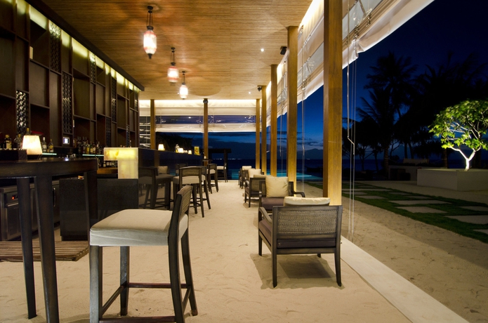 Imagen del bar/restaurante del Hotel Raffles Maldives Meradhoo Resort. Foto 3