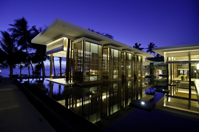 Imagen del bar/restaurante del Hotel Raffles Maldives Meradhoo Resort. Foto 4