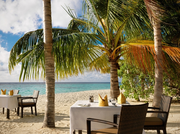 Imagen del bar/restaurante del Hotel Raffles Maldives Meradhoo Resort. Foto 5