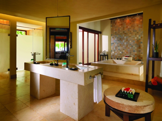 Imagen de la habitación del Hotel Raffles Maldives Meradhoo Resort. Foto 9