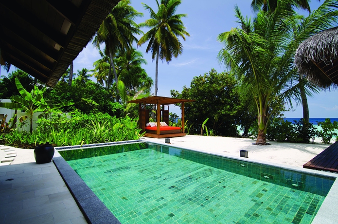 Imagen de la piscina del Hotel Raffles Maldives Meradhoo Resort. Foto 16