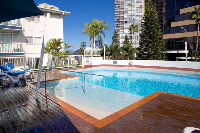 Imagen de la piscina del Hotel Raffles Royale. Foto 14