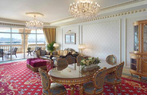 Imagen de la habitación del Hotel Raffles The Palm Dubai. Foto 16