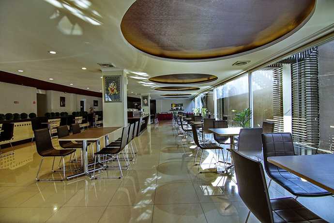 Imagen del bar/restaurante del Hotel Raffleshom. Foto 4