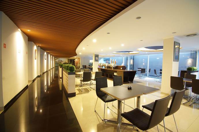 Imagen del bar/restaurante del Hotel Raffleshom. Foto 5