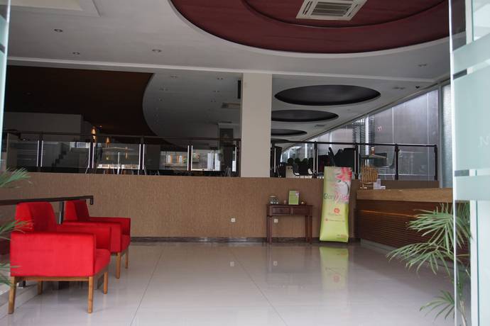 Imagen de los interiores del Hotel Raffleshom. Foto 20