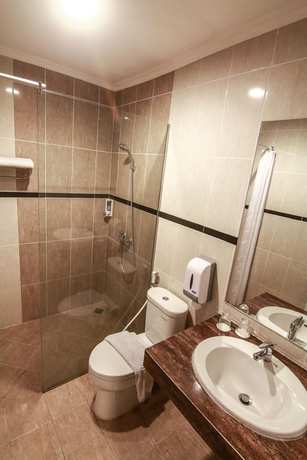 Imagen de la habitación del Hotel Raffleshom. Foto 13