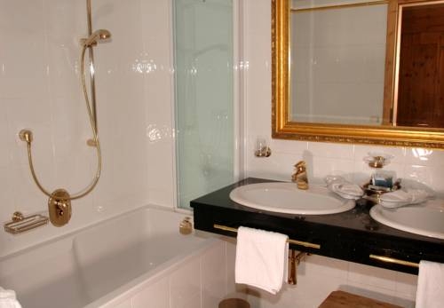 Imagen de la habitación del Hotel Raffl's St. Antoner Hof. Foto 38