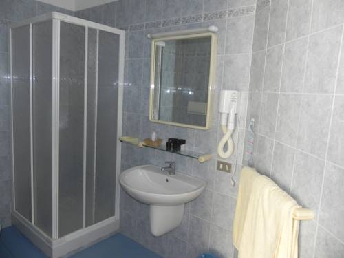 Imagen de la habitación del Hotel Raffy. Foto 3