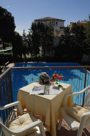 Imagen de la habitación del Hotel Raffy. Foto 5