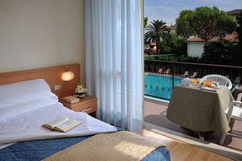 Imagen de la habitación del Hotel Raffy. Foto 7
