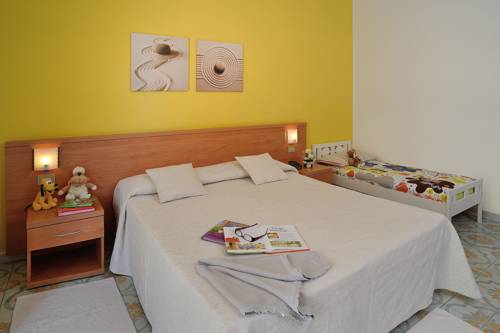 Imagen de la habitación del Hotel Raffy. Foto 9