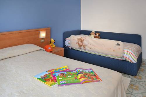 Imagen de la habitación del Hotel Raffy. Foto 10