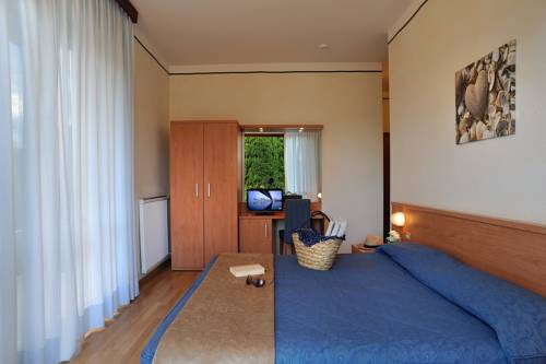 Imagen de la habitación del Hotel Raffy. Foto 11