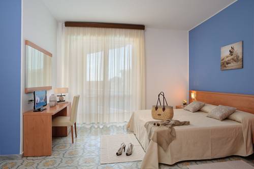 Imagen de la habitación del Hotel Raffy. Foto 12
