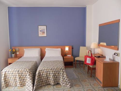 Imagen de la habitación del Hotel Raffy. Foto 14