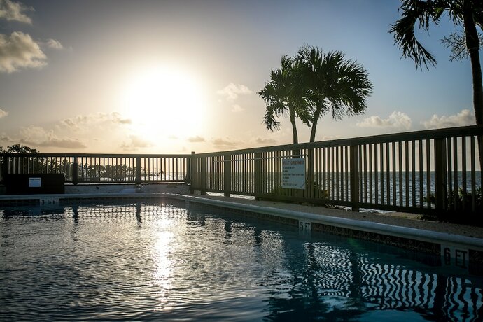 Imagen general del Hotel Ragged Edge Resort and Marina. Foto 4