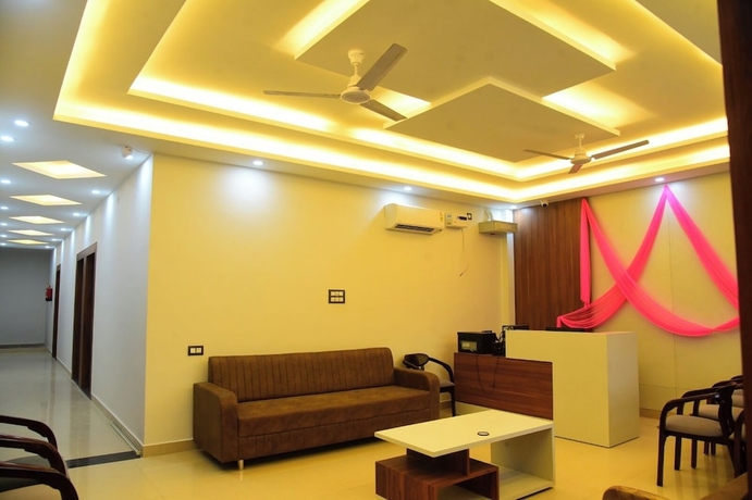 Imagen de los interiores del Hotel Raghav Inn. Foto 12