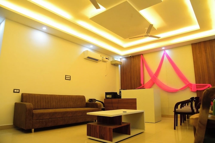 Imagen de los interiores del Hotel Raghav Inn. Foto 13