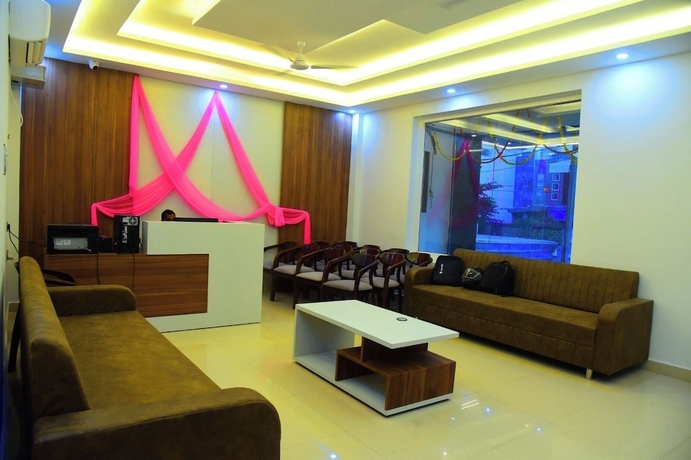 Imagen de los interiores del Hotel Raghav Inn. Foto 15