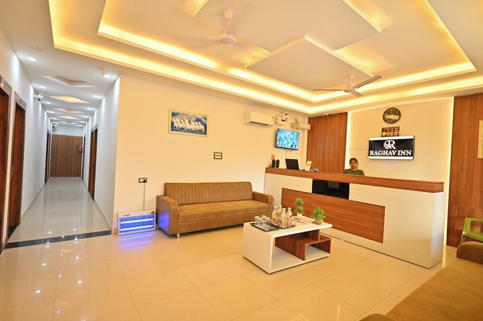 Imagen de los interiores del Hotel Raghav Inn. Foto 16