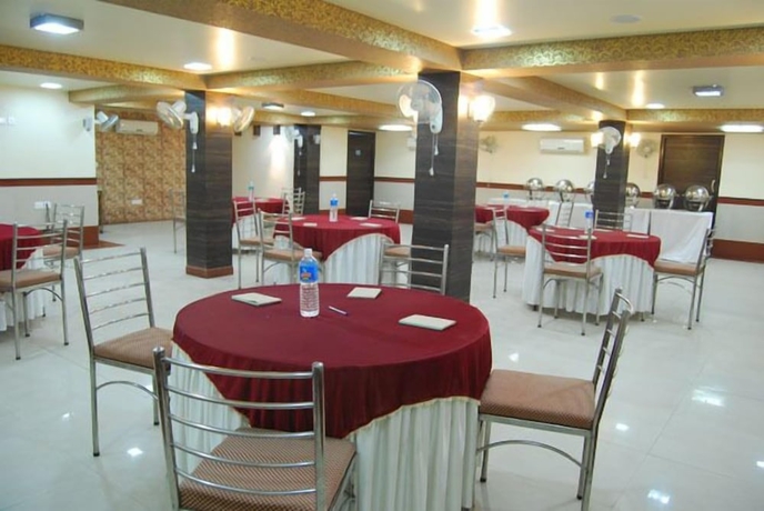 Imagen del bar/restaurante del Hotel Raghav Palace. Foto 3