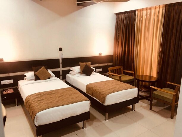 Imagen de la habitación del Hotel Raghu Mahal. Foto 16
