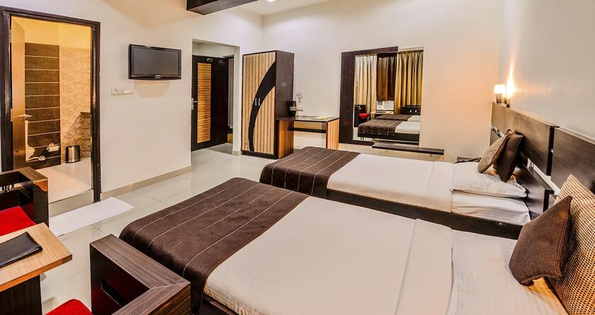 Imagen de la habitación del Hotel Raghu Mahal. Foto 26